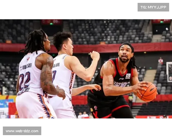 史密斯单节13分，深圳队外线火力压制上海