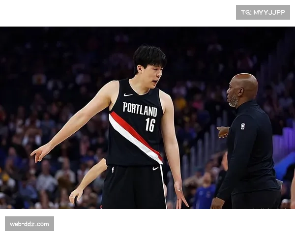 勇士击败开拓者，杨瀚森头部受伤无大碍返场