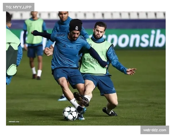 运动品牌发布欧冠专属数据追踪球鞋，称可优化球员冲刺与变向效率